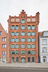 Im historischen Kornspeicher DIE EICHE am Hansahafen in Lübeck ist ein einzigartiger Urnenfriedhof entstanden.